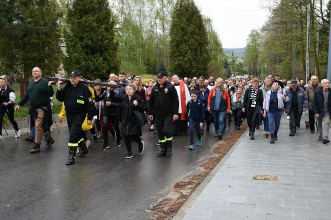 Droga krzyżowa Nowa Słupia - Święty Krzyż. 18 kwietnia 2025