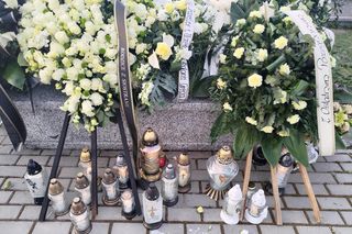 Grób 16-letniego Szymona utonął w kwiatach