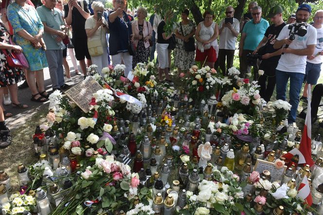 Marsz Milczenia dla Klaudii w Toruniu. „Niech nasza cisza przemówi głośniej niż słowa” [GALERIA]