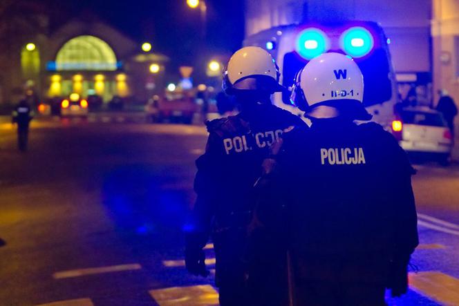 Kołobrzescy policjanci zatrzymali kibica po meczu Kotwica Kołobrzeg – Bałtyk Gdynia.