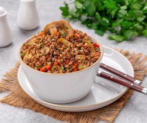 Pożywna, lekka i przepyszna. Ta sałatka odmieni twój dzień