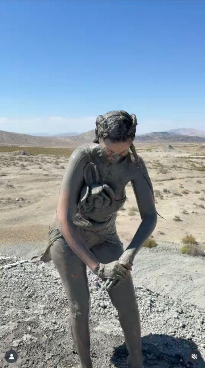 Maja Rutkowski zażywa błotnego SPA