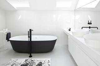 Czarno-biały dywanik łazienkowy