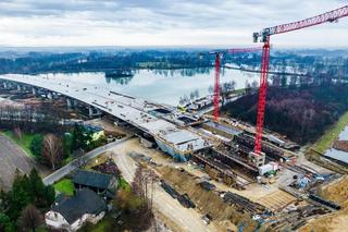 Rosną estakady i mosty na wodnym placu budowy S1 Oświęcim - Dankowice