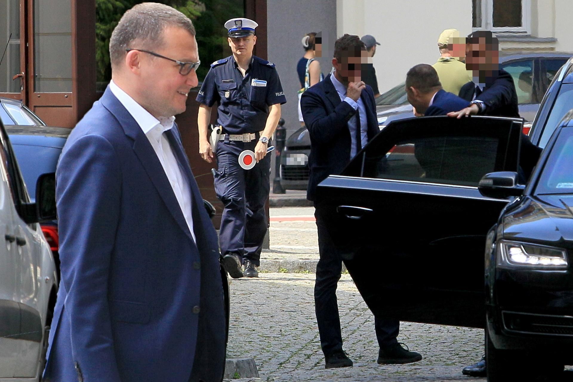 Karol Nawrocki wrócił z urlopu i mebluje Kancelarię Prezydenta. Wiemy, z kim się spo…