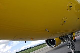 Szok! Samolot ostrzelany przy próbie lądowania. Ranna stewardessa!