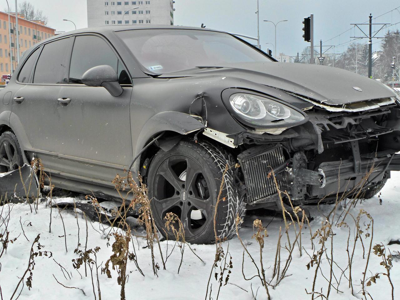 Marina Łuczenko rozbiła Porsche Cayenne Wojtka Szczęsnego