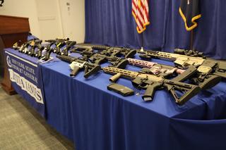 Mocny cios w handlarzy bronią widmo