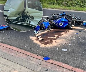 Motocykl rozpadł się na kawałki! Jego kierowca huknął prosto w busa i zginął. Wypadek na DK 46 w Blachowni
