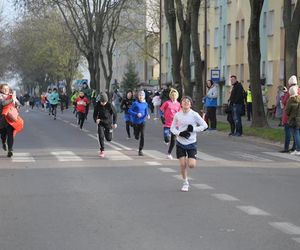 Mali i duzi pobiegli dla Polski! Druga edycja Ulicznych Biegów Niepodległości