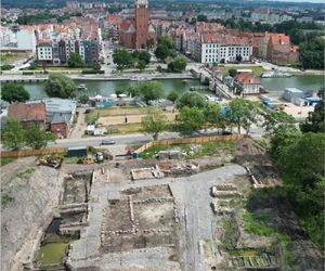 Opowiedzą, co znaleźli. Archeologiczne znaleziska na elbląskiej Wyspie Spichrzów