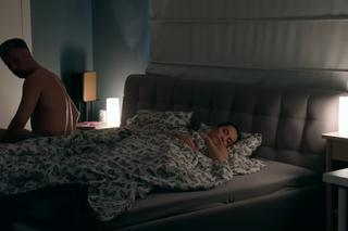 Pierwsza miłość odc. 3472. Sandra (Kamilla Baar), Artur (Łukasz Płoszajski)