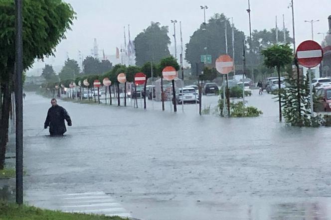 Krajobraz po burzach i ulewach na Śląsku i w Zagłębiu. Zalało ulice Czeladzi, Bytomia, Rudy Śląskiej [ZDJĘCIA,WIDEO]