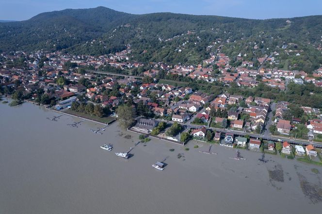 Fala kulminacyjna dociera do stolicy! Orban zapewnia, że wszystko pod kontrolą