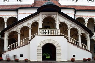 Ten zamek na Podkarpaciu nazywany jest Małym Wawelem. Jest wyjątkowy z wielu powodów