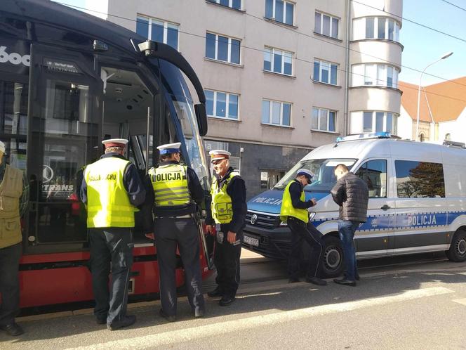 Nagłe zatrzymanie tramwajów przy Piotrkowskiej. Interweniowali ratownicy medyczni