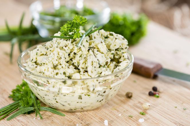 Pasta kanapkowa z brokułem i jajkiem. Idealna na śniadanie, kolację lub imprezę