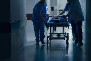 Ponad 7 tygodni walczyli o życie 29-latki z Łodzi. Wszystko zaczęło się od chorego zęba