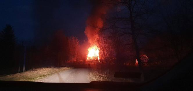 Zobaczyła płąnące piekło i straciła głos