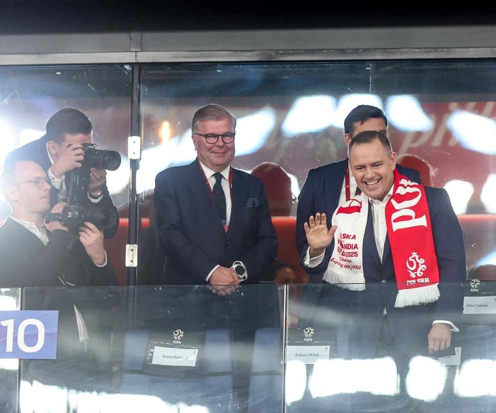 Karol Nawrocki pozdrowił chłopca na meczu Polska - Finlandia