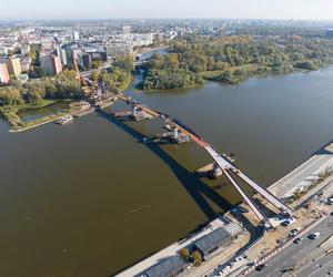 Nowy most pieszo-rowerowy w Warszawie połączył brzegi Wisły