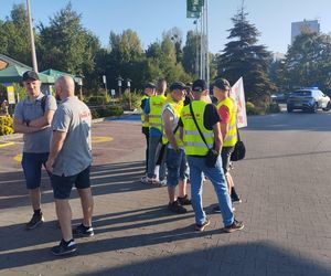 Protest górników w Jastrzębiu-Zdroju. Blokują kluczowe rondo i główne drogi