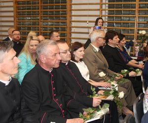 Jubileusz 40-lecia połączony był ze świętem szkoły, ponieważ obchodzi ona również 28. rocznicę nadania imienia.