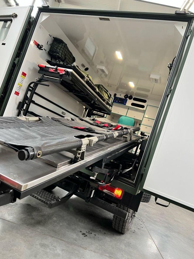 Umowa AMZ Kutno - Ambulansy wielonoszowe 4x4