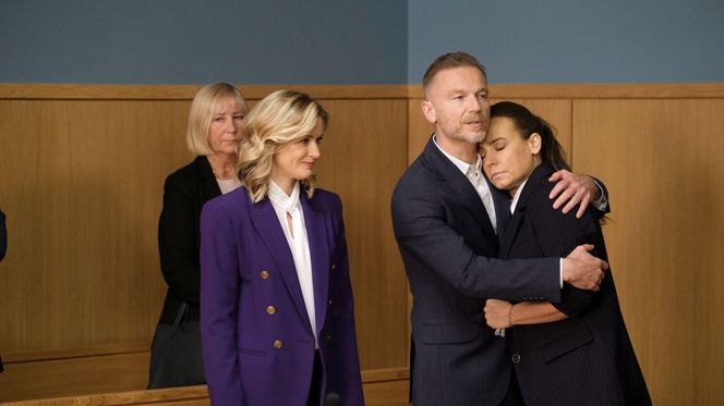 M jak miłość odc. 1872 po wakacjach. Julia (Marta Chodorowska), Magda (Anna Mucha), Andrzej Budzyński (Krystian Wieczorek)