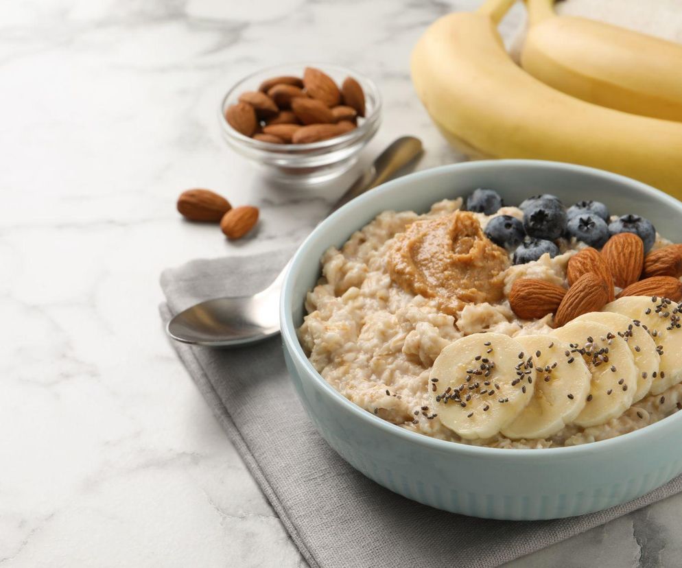 nocna owsianka z masłem orzechowym