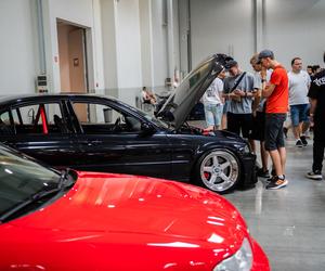 Szybkie samochody, drogowe akrobacje oraz piękne kobiety. Tak było na Tuning Show Expo w Krakowie