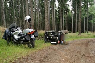 Nie wrócił na noc do domu, na drugi dzień już nie żył. Był przygnieciony quadem