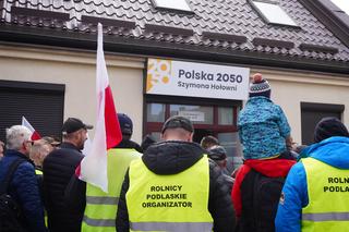 Protest rolników w Białymstoku. Siano i obornik przed biurem marszałka Hołowni