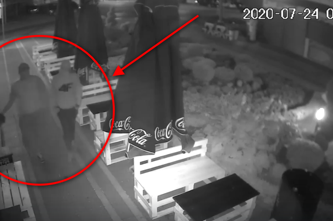 Nieznani sprawcy rozlali cuchnącą ciecz przed restauracją w Pobierowie