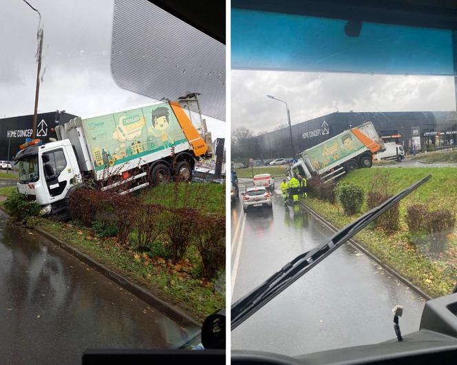 Przewrócony pojazd MPGK w Katowicach