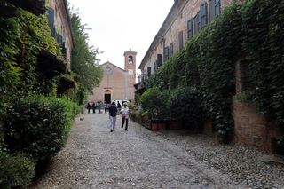 Prywatne uroczystości żałobne Giorgio Armaniego w rodzinnych stronach projektanta