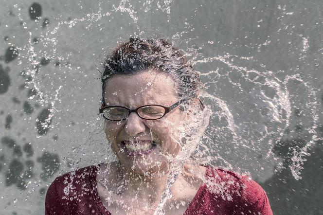 Nieodpowiedzialna zabawa w śmigus dyngus może skończyć sie mandatem