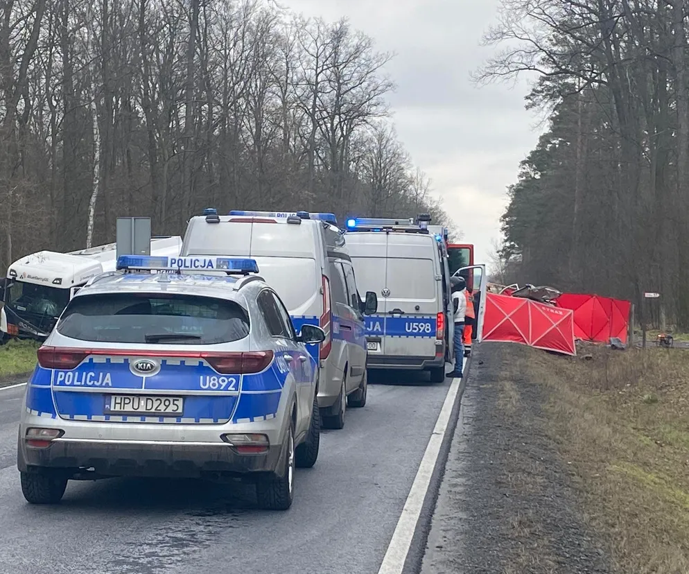 Nie żyją blisko 3-letni chłopiec i 39-letni mężczyzna. Nowe fakty o dramacie na DK11