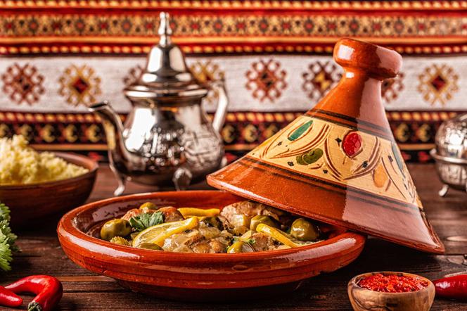 Tadżin (tagine, tażin, tajine) – marokańskie naczynie do gotowania
