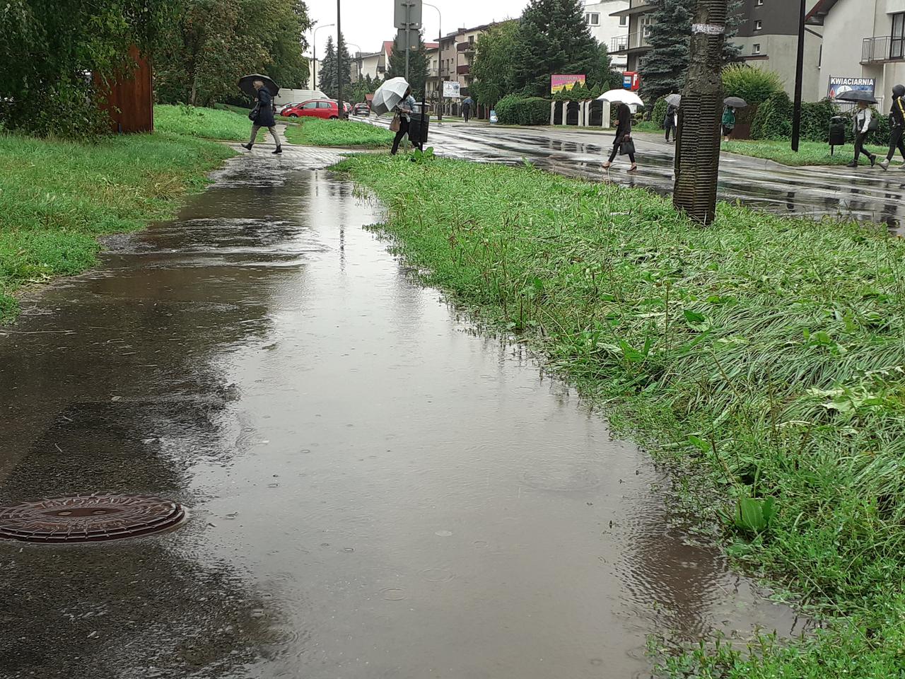 Lublin: podtopione domy, zalane ulice, nie działają sygnalizacje świetlne