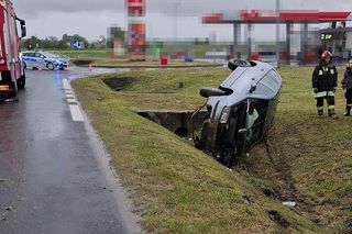 Pijany Ukrainiec dachował pod Legnicą. Spanikował na widok policji  