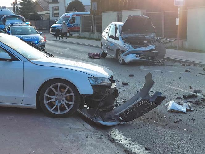 Czołowe zderzenie na ulicy Kościelnej w Starachowicach