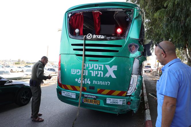 Ciężarówka wjechała w przystanek. Hamas przyznaje się do ataku 