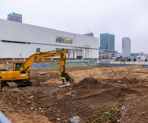 Trwa przebudowa części dawnego Placu Defilad w plac Centralny