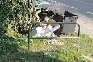 Śmieciarz złapany na gorącym uczynku! Wszystko zarejestrowała fotopułapka [ZDJĘCIA]