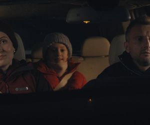 M jak miłość odc. 1857. Bartek (Arkadiusz Smoleński), Hania (Wiktoria Basik), Natalka (Dominika Suchecka)