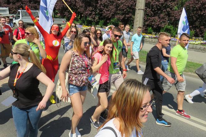 Studenci podczas przemarszu przez Gorzów.