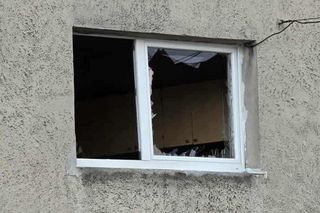 Szyby wyleciały z okien! Potężny wybuch gazu w domu wielorodzinnym