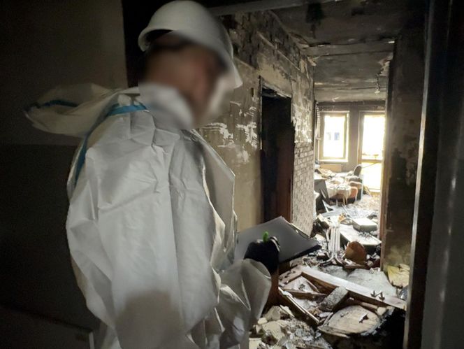 Policjanci pokazali jak wygląda wnętrze spalonego budynku w Ząbkach. Wstrząsające obrazki