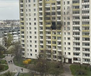 Pożar mieszkania w Warszawie! Czarny dym widać z daleka [ZDJĘCIA]